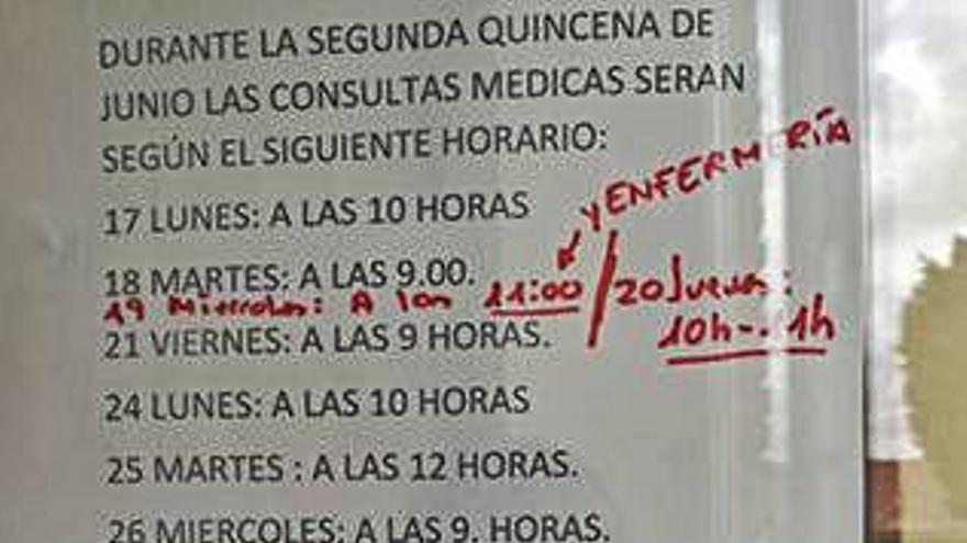 Cartel del consultorio de Peleagonzalo que advierte de los cambios.