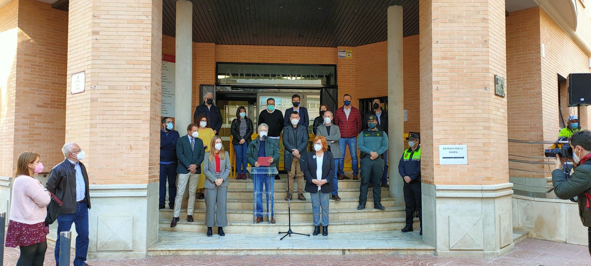 Minuto de silencio en el Ayuntamiento de Albal por el asesinato de Florina