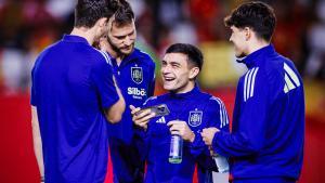 Pedri y Cubarsi con la selección