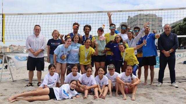 Los ganadores, en la playa de Riazor