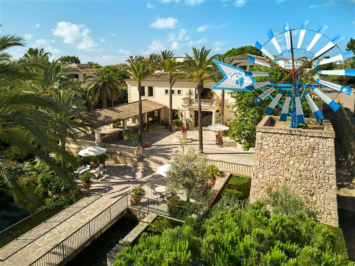 Der Eingangsbereich des Clubs in der Cala Serena.