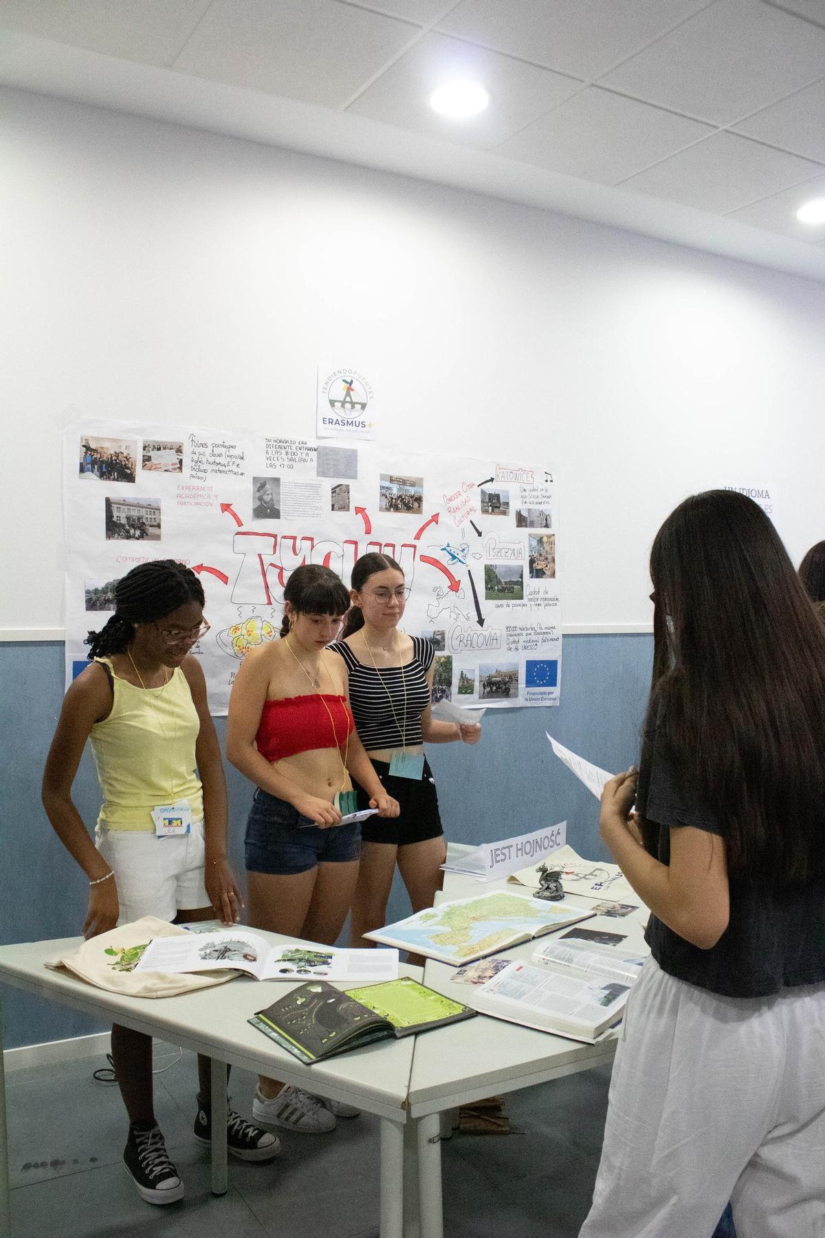 Los alumnos del IES Miguel de Molinos de Zaragoza participantes en una movilidad Erasmus+ protagonizan en el centro una jornada de difusión entre sus compañeros de la ESO