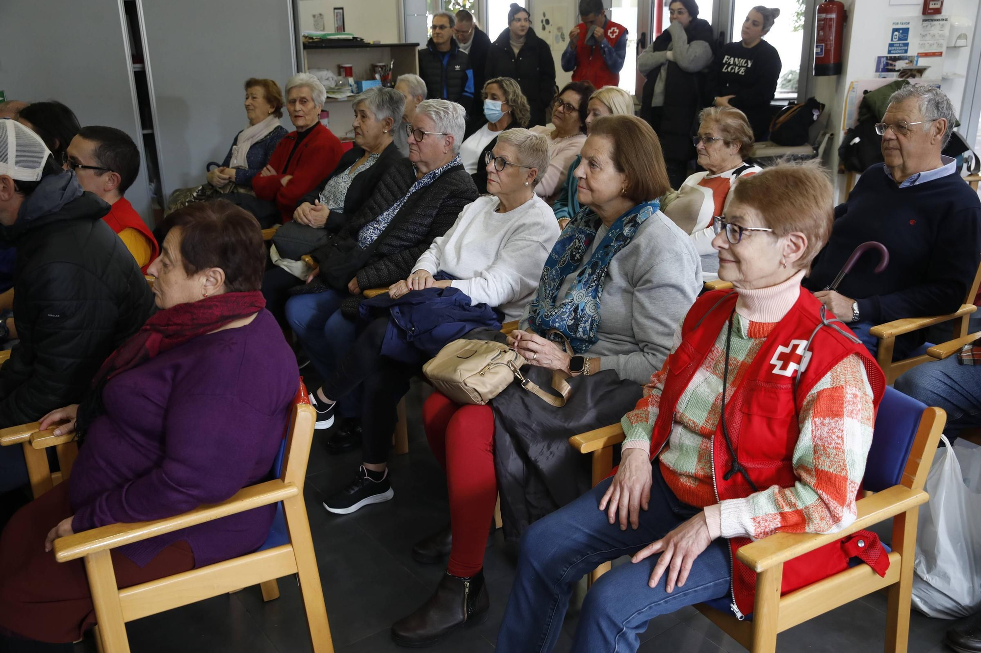 Así es la iniciativa para tejer lazos entre los mayores de El Natahoyo (en imágenes)