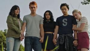 Shannen Doherty, con los protagonistas de Riverdale