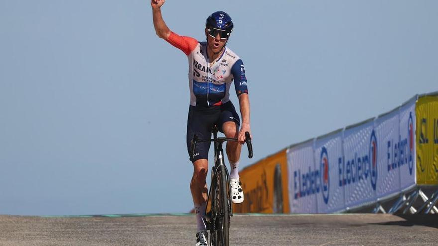 Vingegaard flojea ante Pogacar en el monstruo del Puy de Dôme