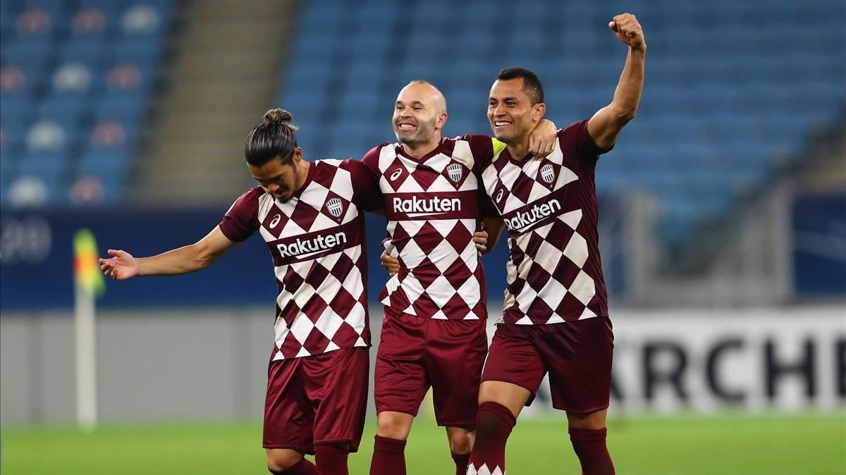 Soccer Football - AFC Champions League - Quarter Final - Vissel Kobe v Suwon Bluewings - Al Janoub Stadium Al Wakrah Qatar - December 10 2020 Vissel Kobe s Andres Iniesta and teammates celebrate after winning the penalty shootout REUTERS Ibraheem Al Omari Soccer Football - AFC Champions League - Quarter Final - Vissel Kobe v Suwon Bluewings - Al Janoub Stadium Al Wakrah Qatar - December 10 2020 Vissel Kobe s Andres Iniesta and teammates celebrate after winning the penalty shootout REUTERS Ibraheem Al Omari