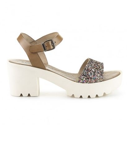 Copia el look Alessandra Ambrosio, sandalias.