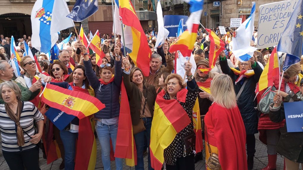 Contrarios a la amnistía se unen en una manifestación en Pontevedra