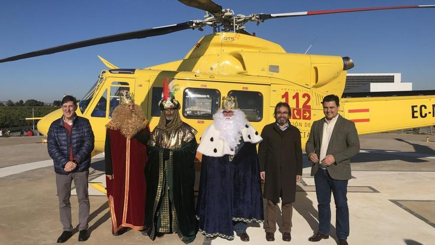 Los Reyes Magos llegan en helicóptero al hospital Los Arcos del Mar Menor