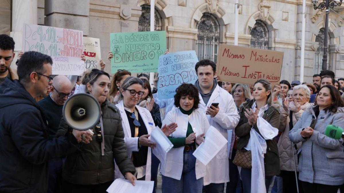 Protesta de estudiantes de la Escuela de Enfermería.