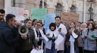 Alumnos de Enfermería de Cartagena prosiguen otra semana más con las protestas