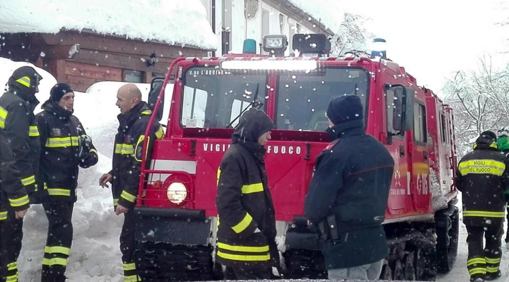 Una allau colga l'hotel Rigopiano, a Itàlia