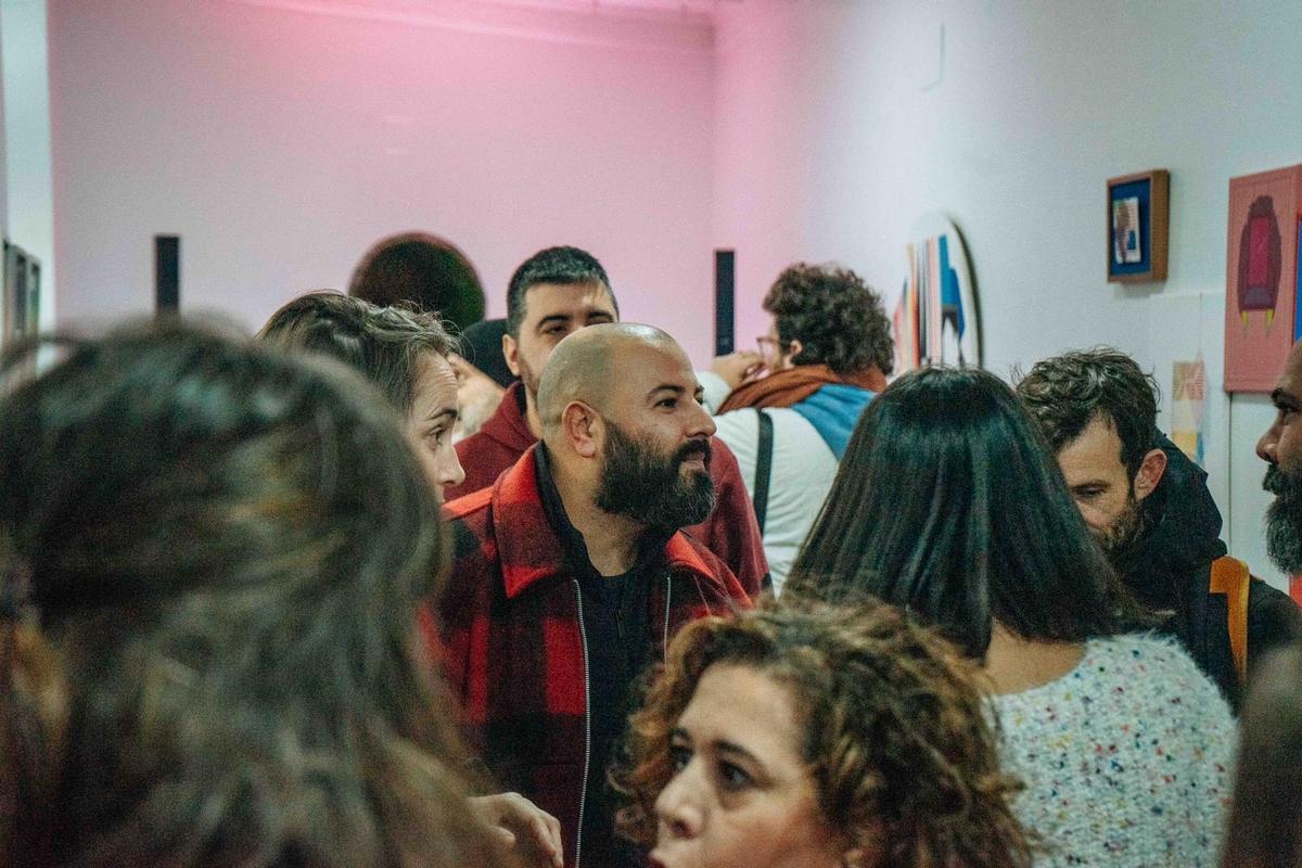 Fernando Cancho en la presentación de su última exposición de arte contemporáneo.