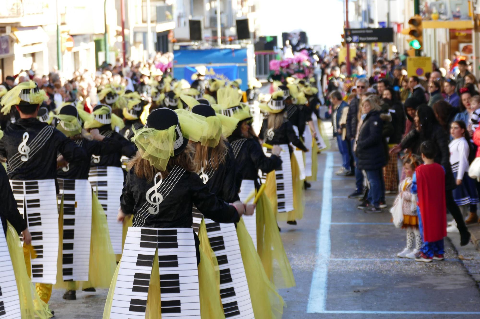 L'Escala s'acoloreix amb la rua de carnaval