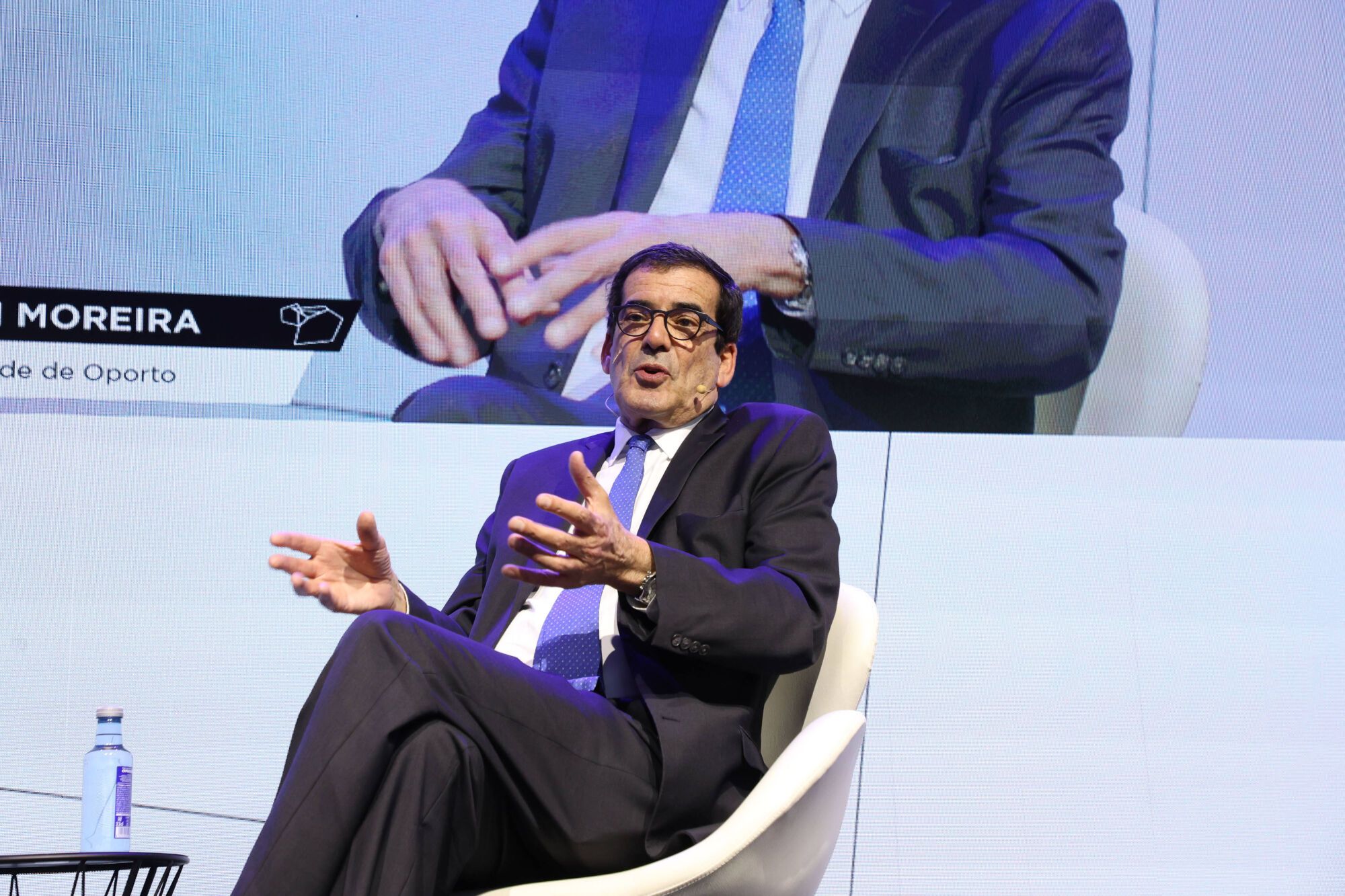 Rui Moreira, alcalde de Porto conversa con Lara Grana, redactora jefa de Faro de Vigo sobre 'Portugal y el Noroeste español: un futuro de alianzas'.