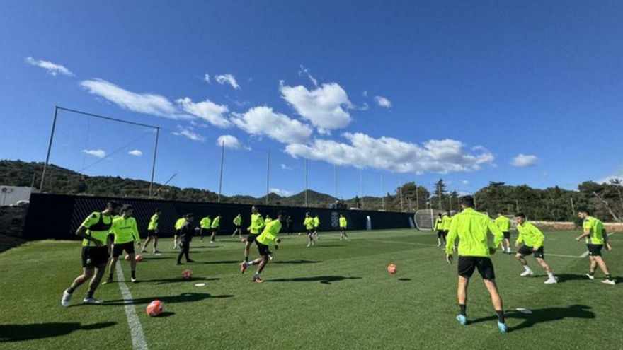 Un Cartagena descendido vuelve al Cartagonova para medirse al Granada