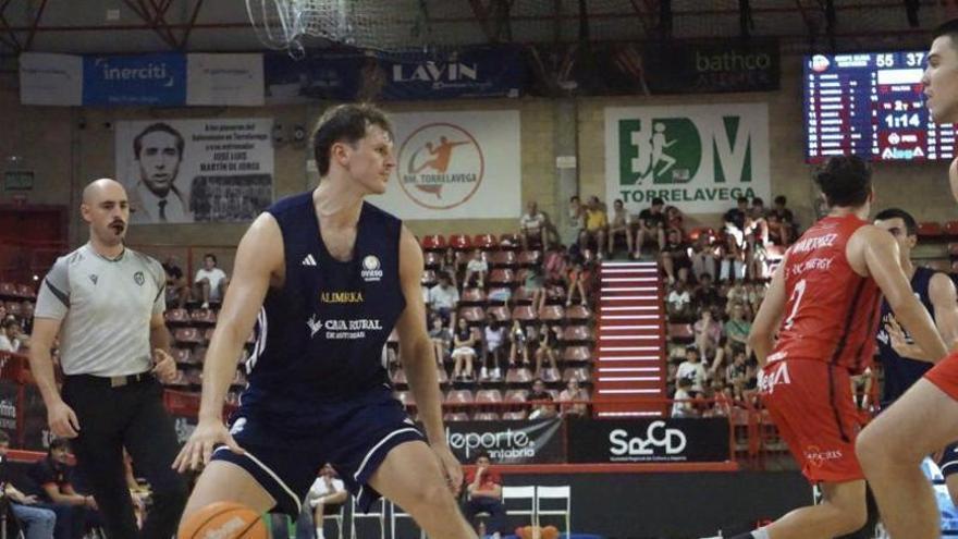 Fuerte derrota en Torrelavega (100-77) de un Alimerka Oviedo Baloncesto flojo en defensa