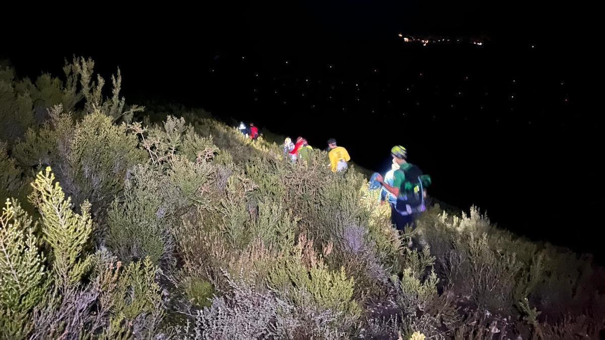 Un momento del rescate de los tres senderistas.