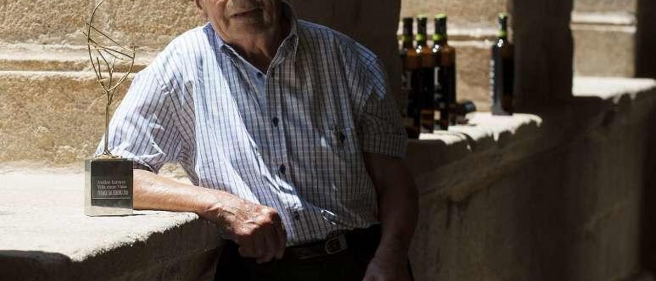 Avelino Lorenzo, en el claustro de San Clodio. // Brais Lorenzo