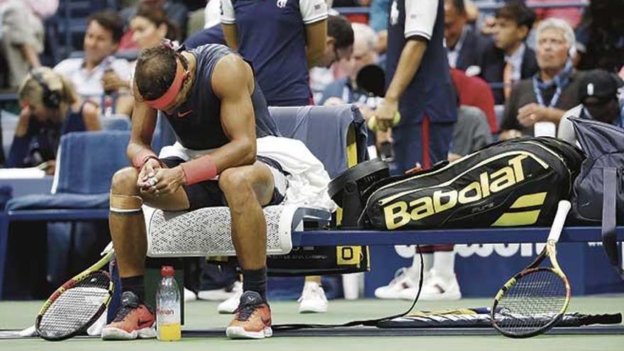 Rafel Nadal se hizo daño en el primer set del partido ante Del Potro y se retiró por lesión tras perder también la segunda manga.
