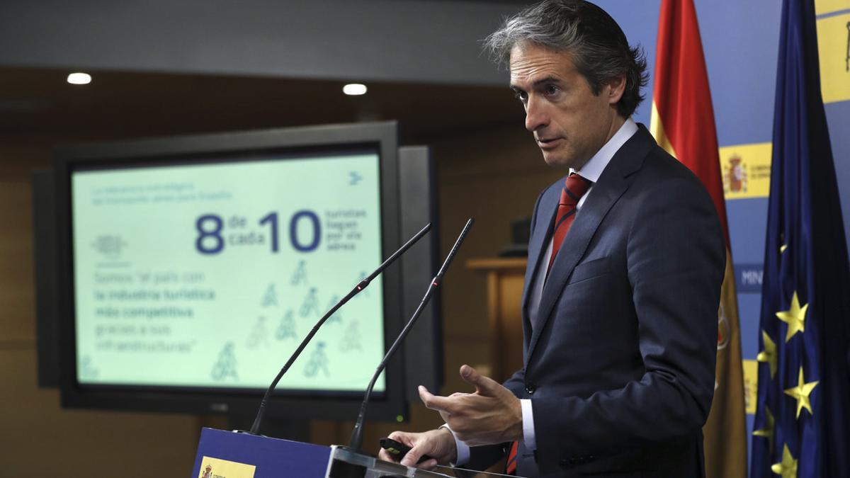 El ministro de Fomento, Íñigo de la Serna, durante la presentación del Plan de Navegación Aérea 2017-2020.