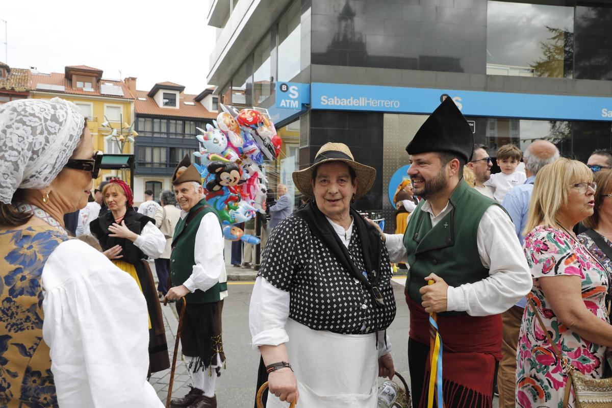 En imágenes: la fiesta de Güevos Pintos toma Pola de Siero