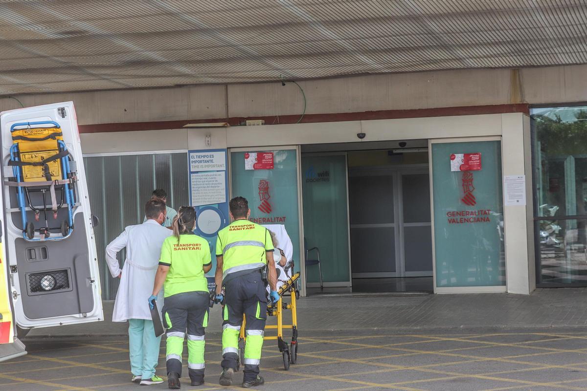 Puerta de Urgencias del Hospital Universitario de Torrevieja