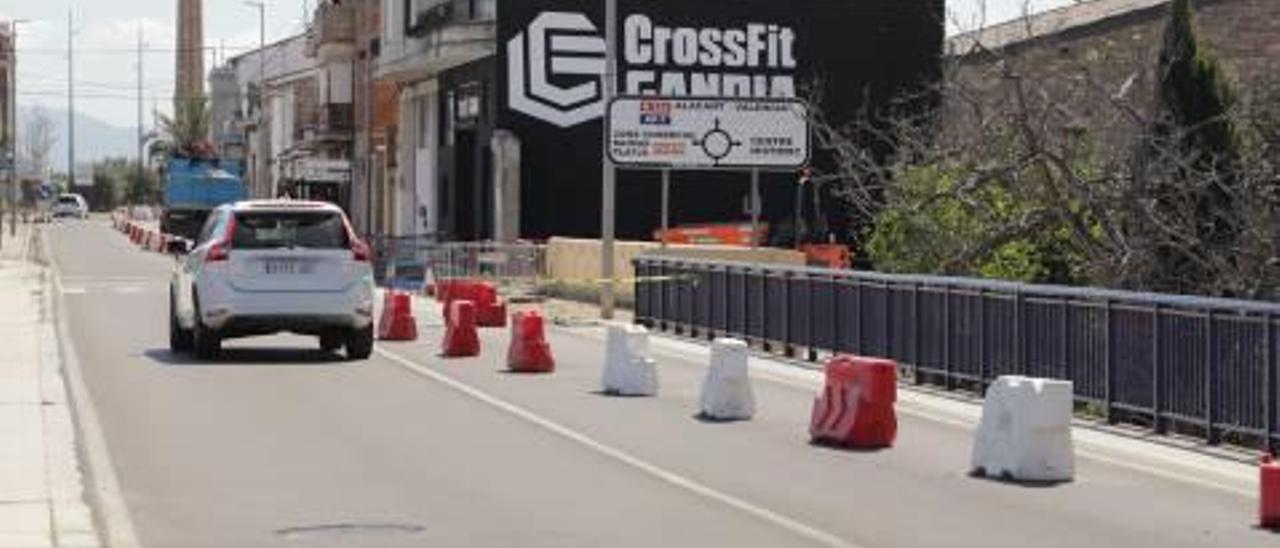 Las obras de acceso al hospital cortan el carril de entrada  sur a Gandia por el Pont Nou