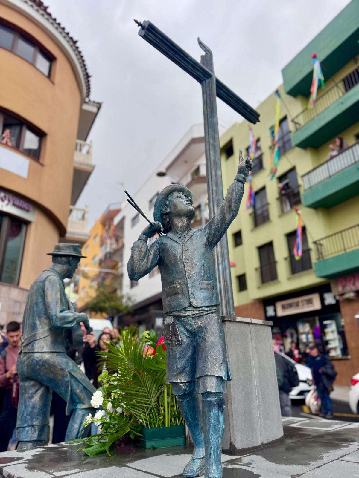 La nueva escultura ‘Homenaje a Mayo’ ya luce en las calles de Los Realejos