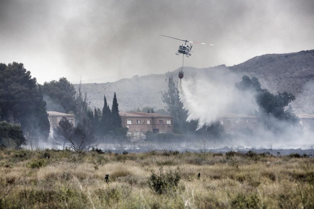 Declarado un incendio en las inmediaciones de Fontcalent