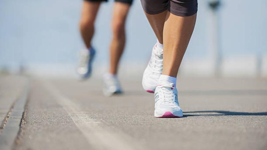 Olvídate de tener que caminar 10.000 pasos al día: el ejercicio más recomendado para adelgazar y solo te llevará 5 minutos
