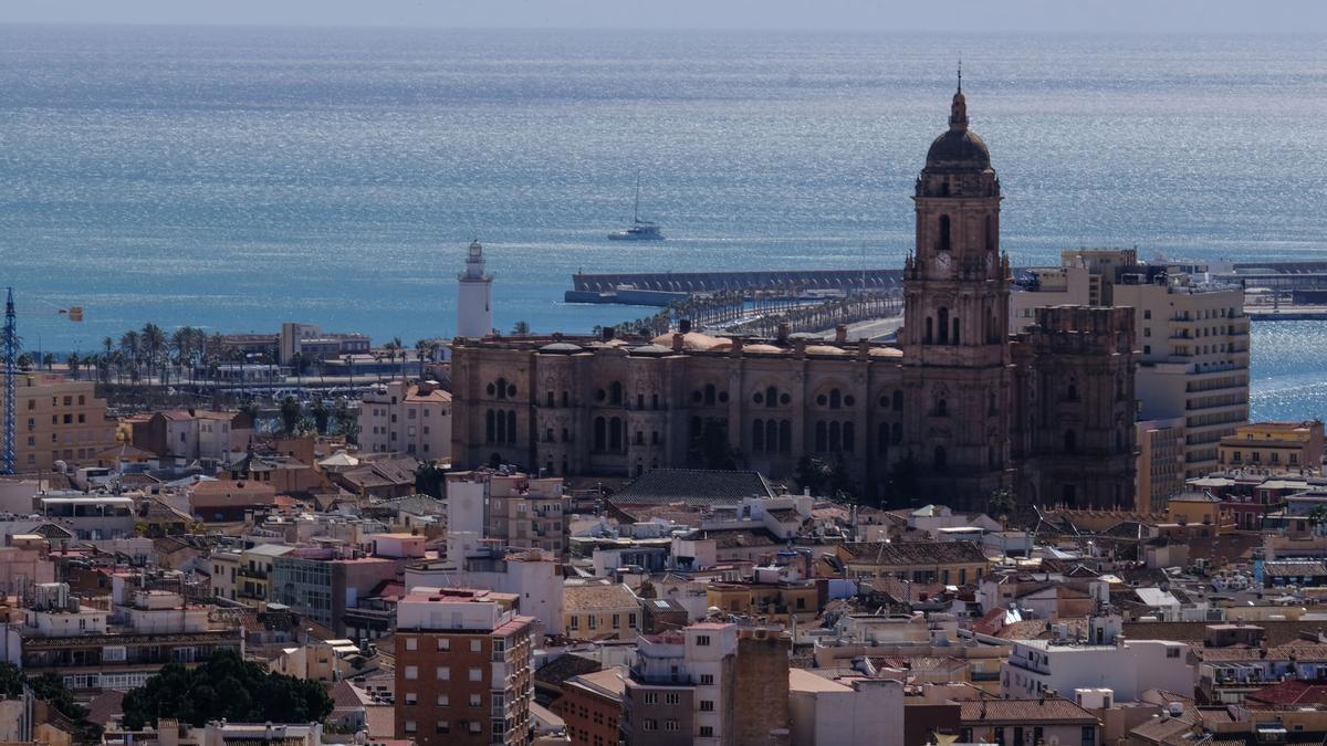 Vistas de Málaga desde las torres de Martiricos.