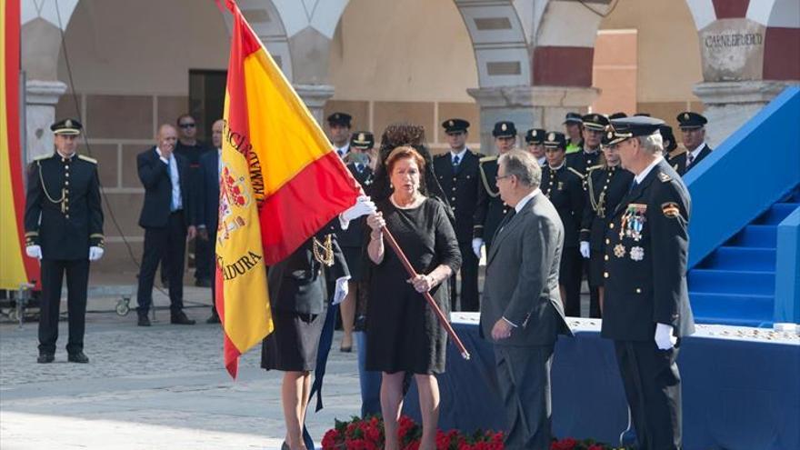 Zoido: «La policía es ejemplo ante los que la señalan como fuerza opresora»