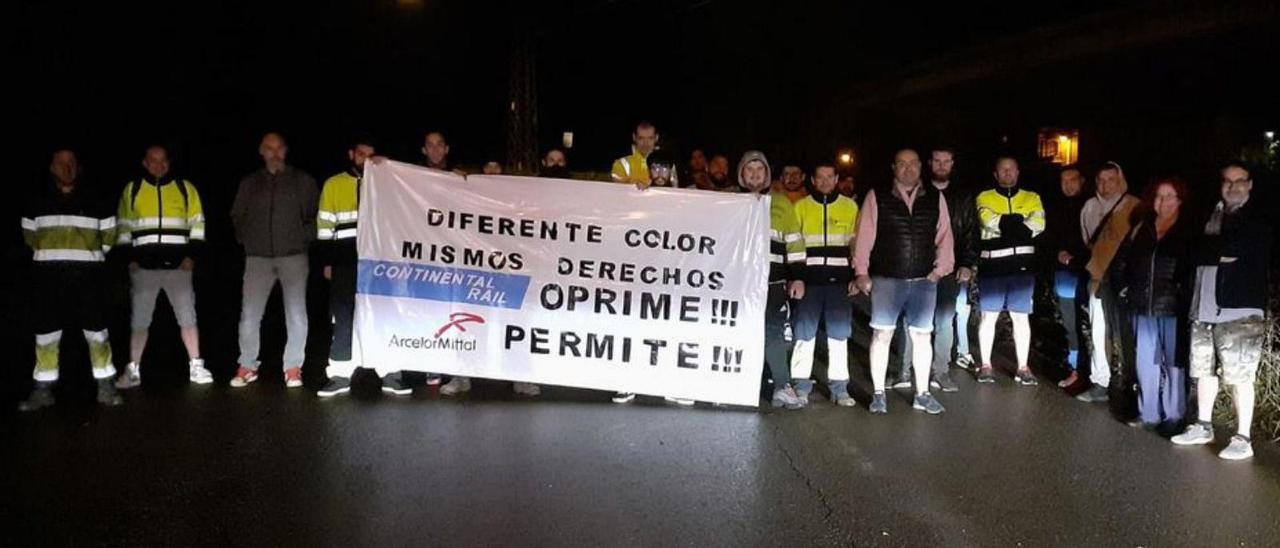 Protesta de los maquinistas de Continental Rail que prestan servicio en la siderúrgica.