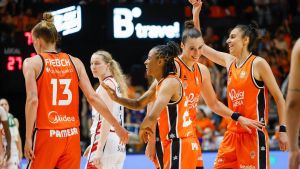 Carrera, Turner, Fiebich y Torrens, en el primer partido de la final en La Fonteta
