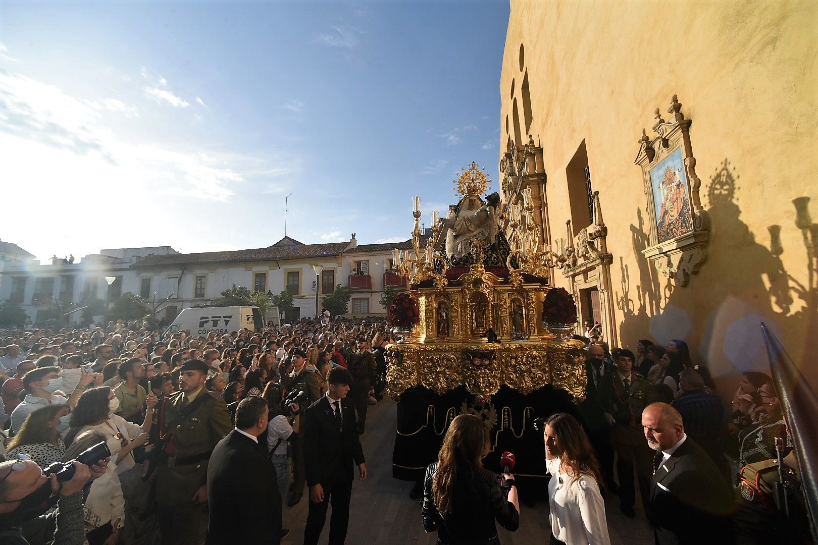 Las Angustias vuelve a recorrer las calles del barrio de San Agustín