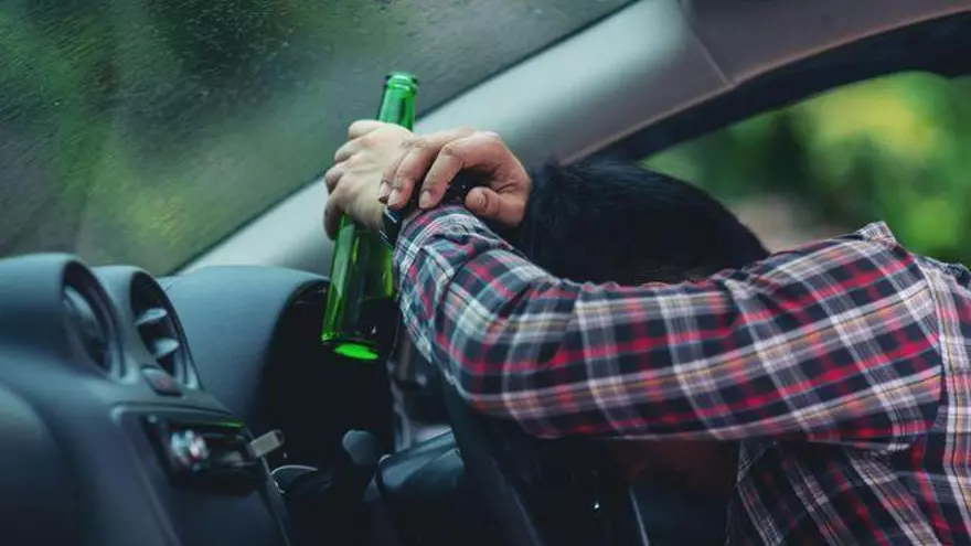 El alcohol y las drogas están presentes en el 48,2% de los conductores fallecidos en accidentes de tráfico en 2024