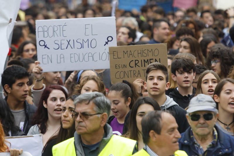 Estudiantes protestan en València contra el machismo en las aulas