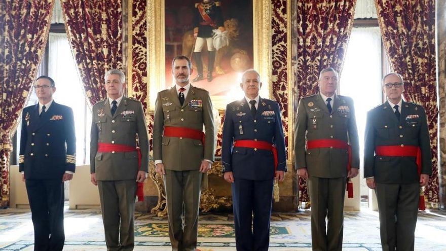 El rey Felipe VI recibe a un grupo de generales