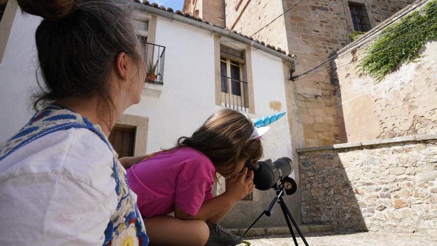 La pasión por las aves une en Cáceres a expertos y público