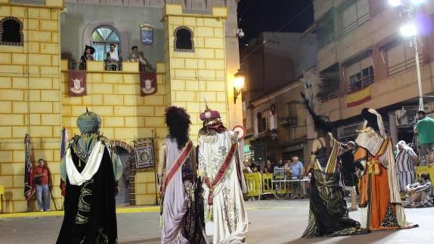 La leyenda de «La Encantá» y la pólvora toman las calles en las fiestas patronales