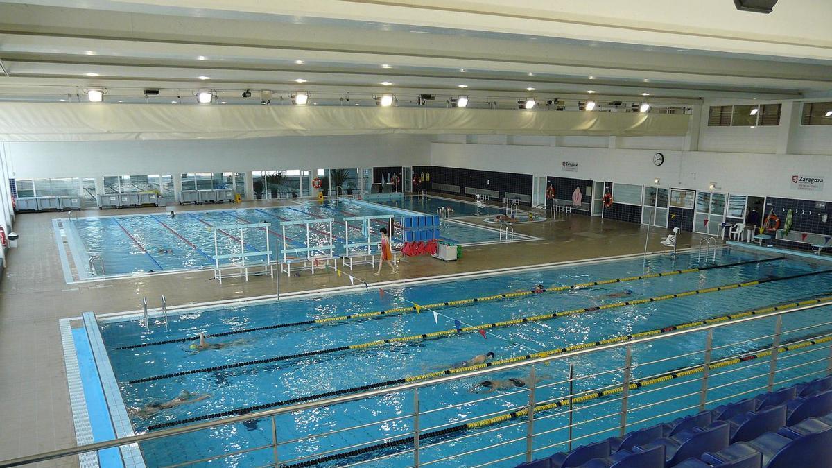 Las piscinas del CDM Alberto Maestro de Zaragoza, una de las instalaciones que podría cerrar en mayo si abandona la contrata.