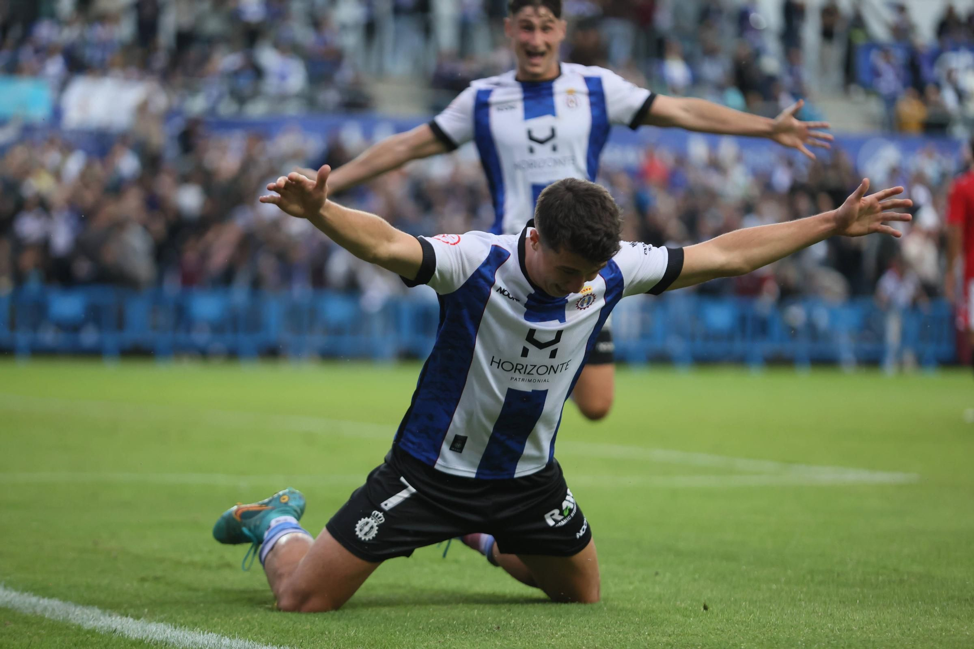 EN IMÁGENES: La final por el ascenso entre Avilés y Rayo Majadahonda vivida en el Suárez Puerta