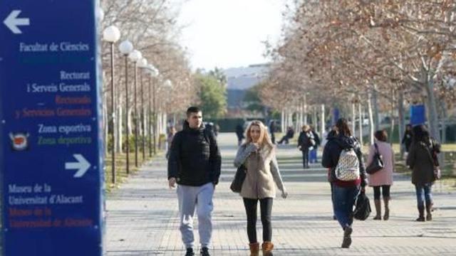 La Universidad arranca con las bibliotecas a tope por los exámenes