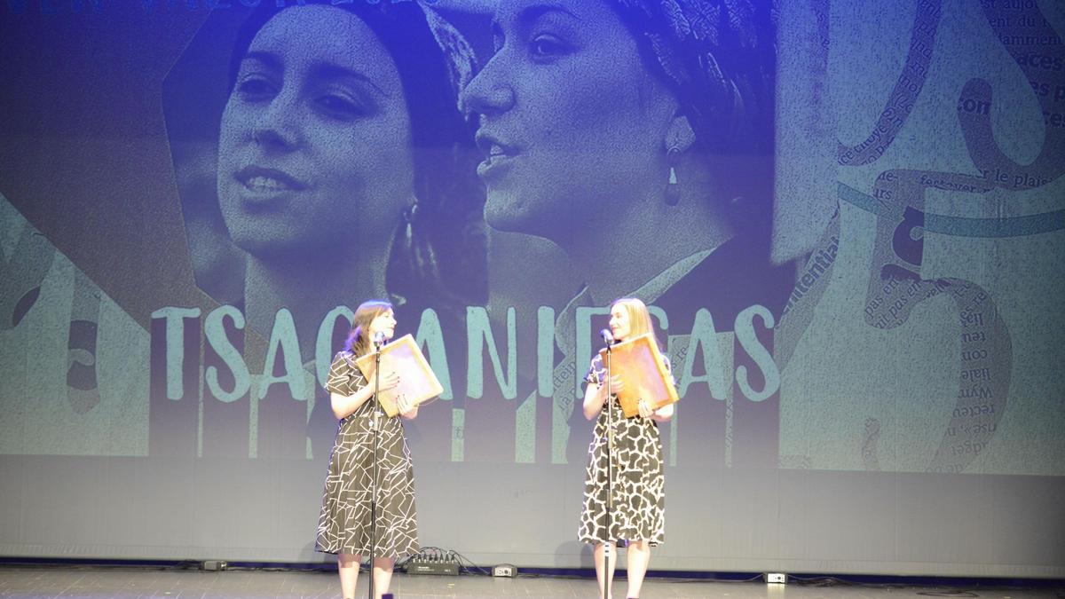El Dúo Tsacianiegas actuando en el Reina Sofía tras recibir el premio Joven Valor.