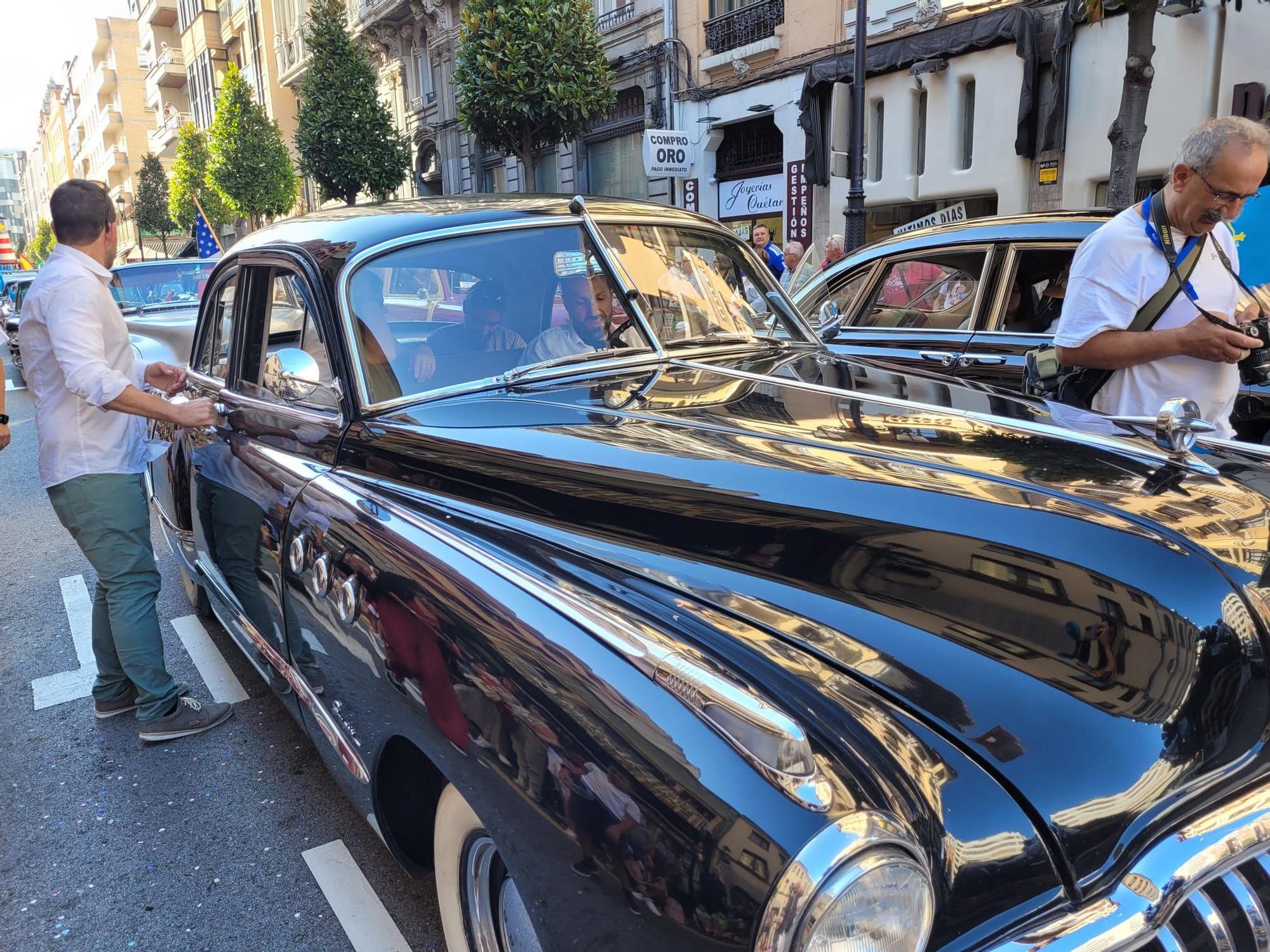 En Imágenes: El Desfile del Día de América llena las calles de Oviedo en una tarde veraniega