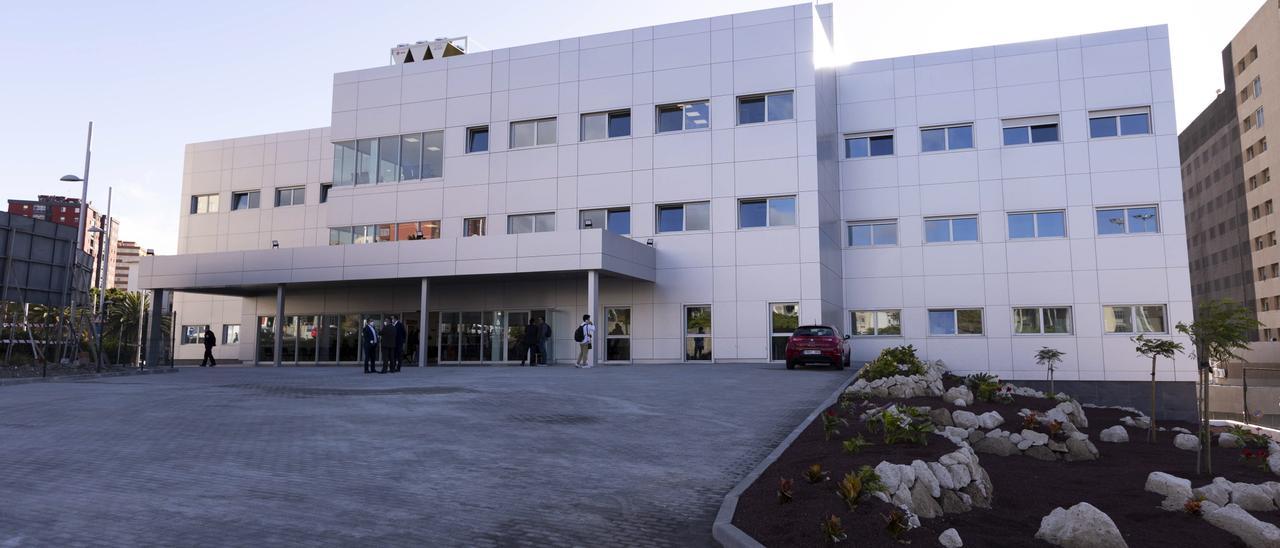 El edificio de enfermedades emergentes, o polivalente, anexo al Hospital de La Candelaria.