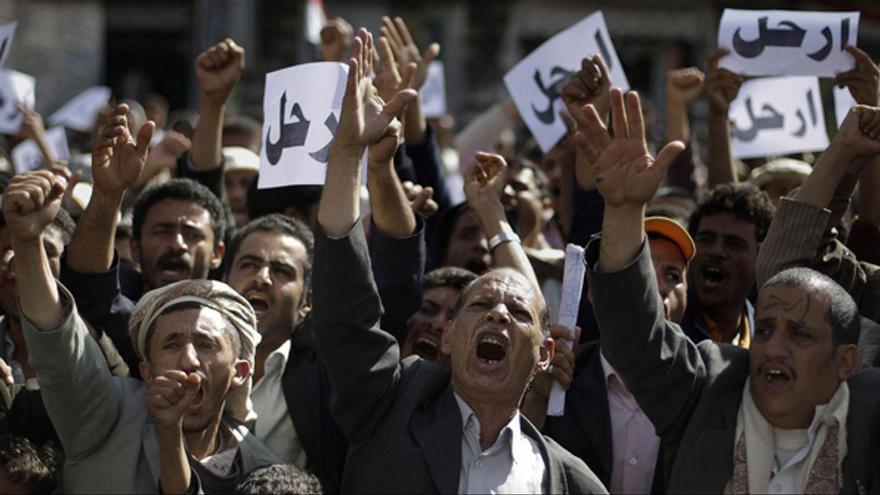 Manifestantes yemenís irrumpen en el palacio presidencial