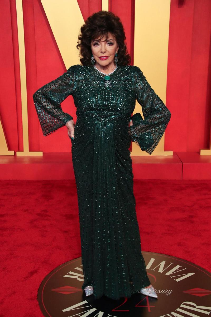 Joan Collins en la fiesta post Oscars 2024 de Vanity Fair