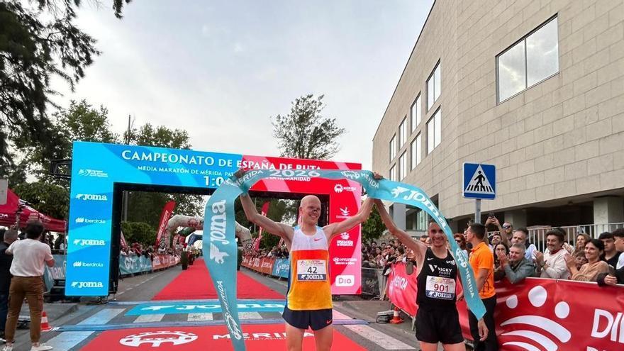 Jorge González, arropado por su afición, vence en Mérida y revalida el título de campeón de España